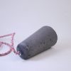 beton-fuggesztek-lampa-kis-buraval-sotet-szurke
