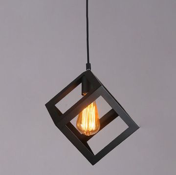 geometriai-fuggesztek-kocka-lampa