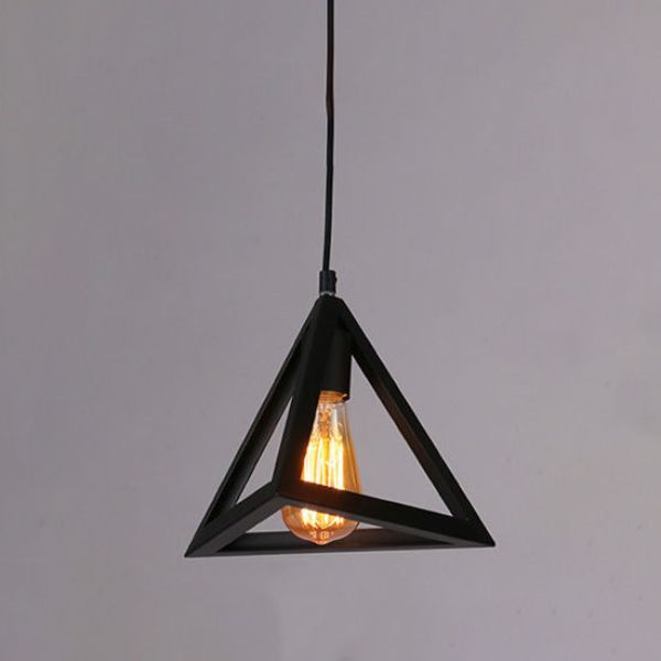 geometriai-fuggesztek-piramis-lampa