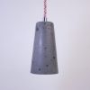 beton-fuggesztek-lampa-kis-buraval-sotet-szurke